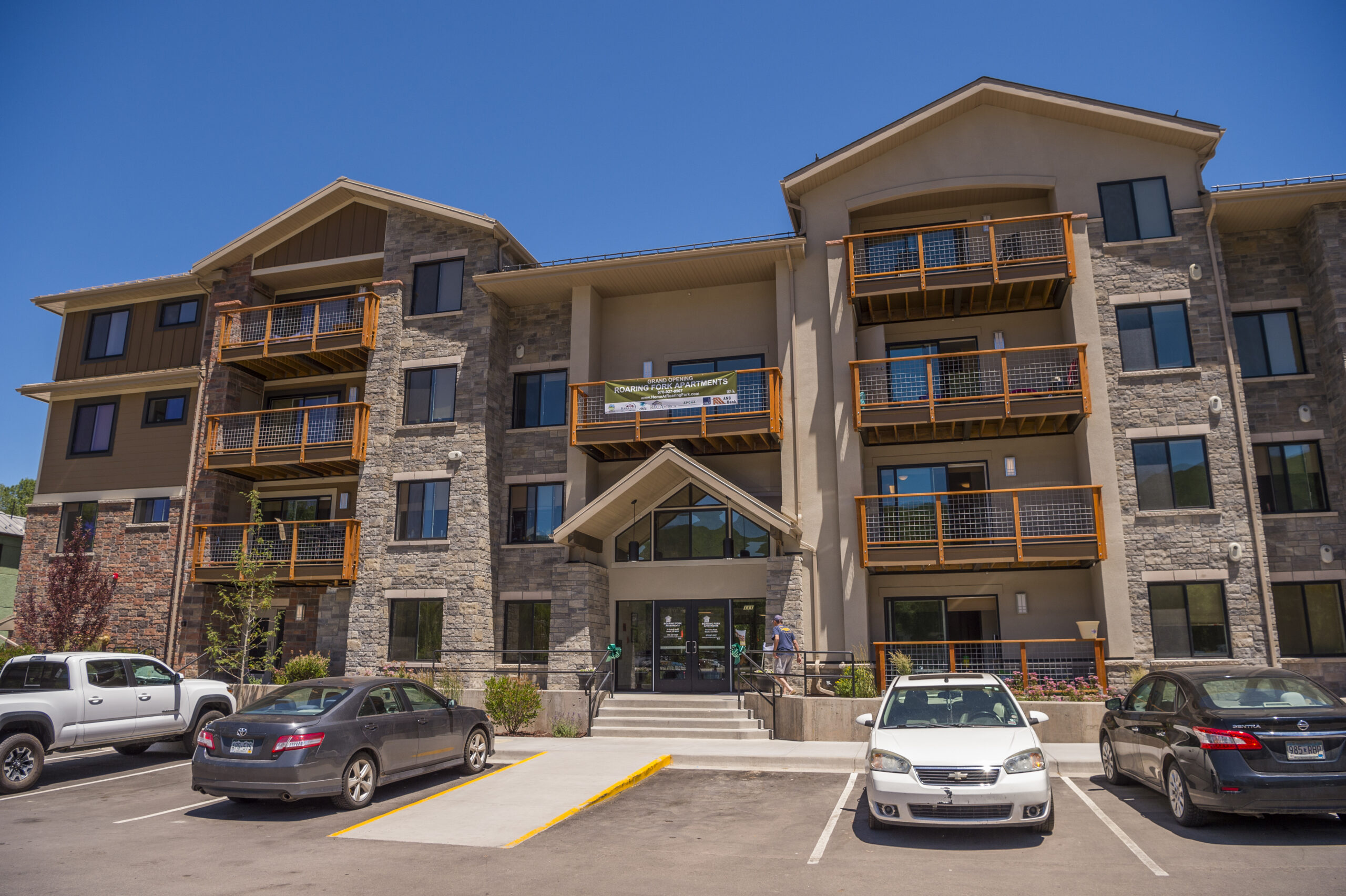 20180625 roaring forks apts 001