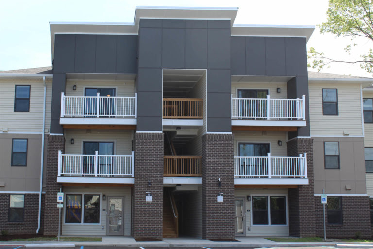 Gladstone Apartments Real America LLC