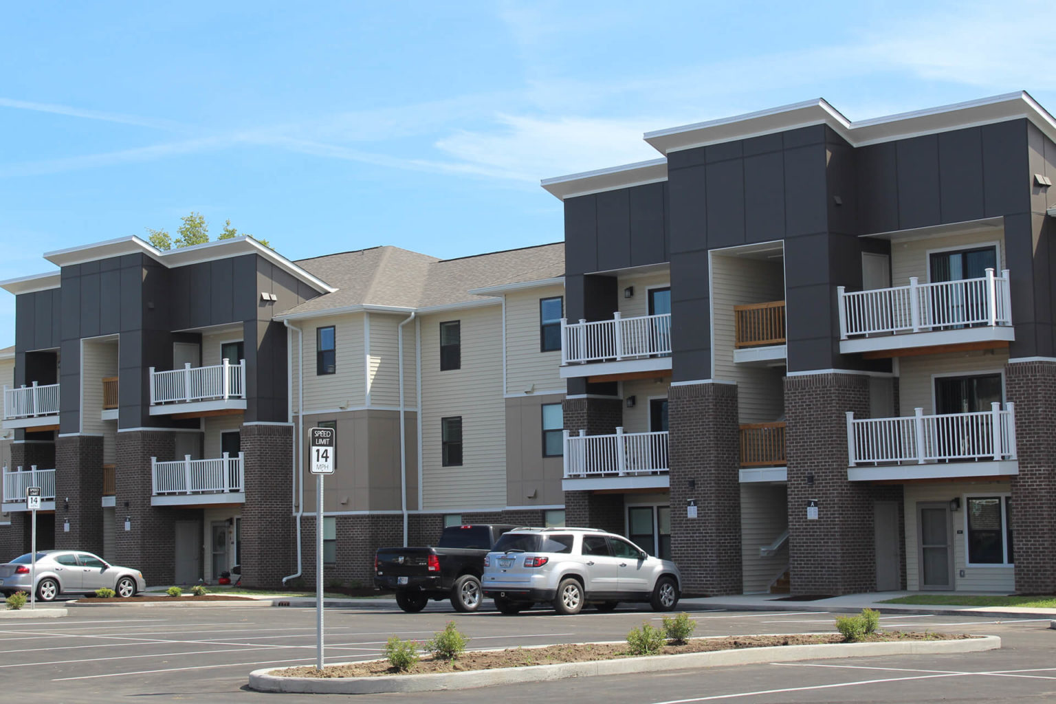 Gladstone Apartments Real America LLC