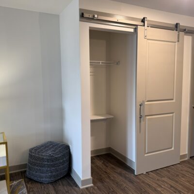 2 bd LR Entry Closet