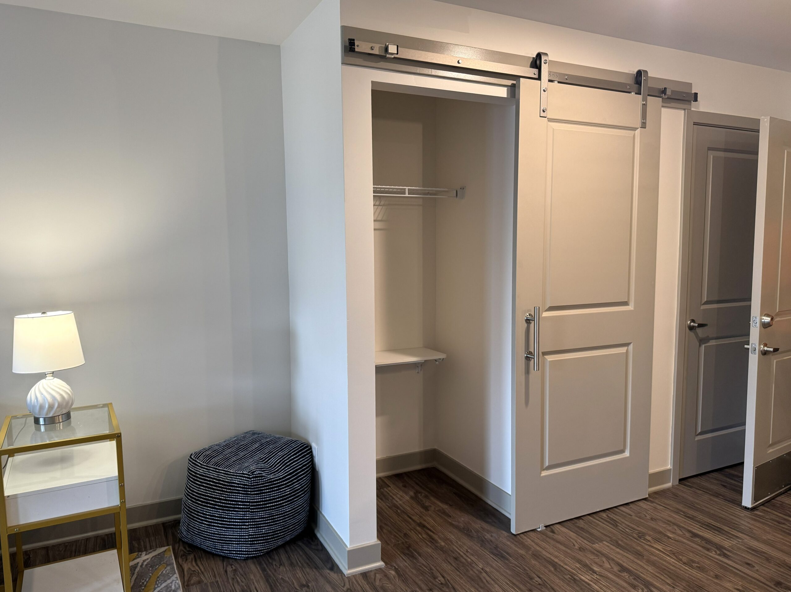 2 bd LR Entry Closet